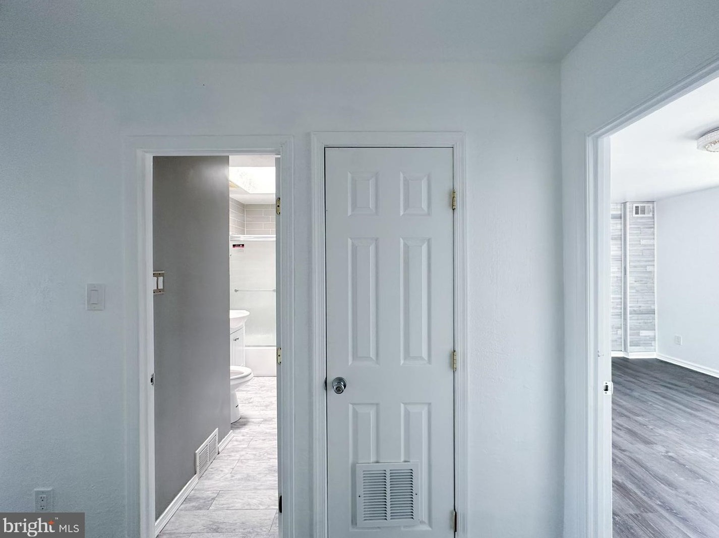 3341 Morning Glory Rd, Philadelphia PA  19154-1819 exterior