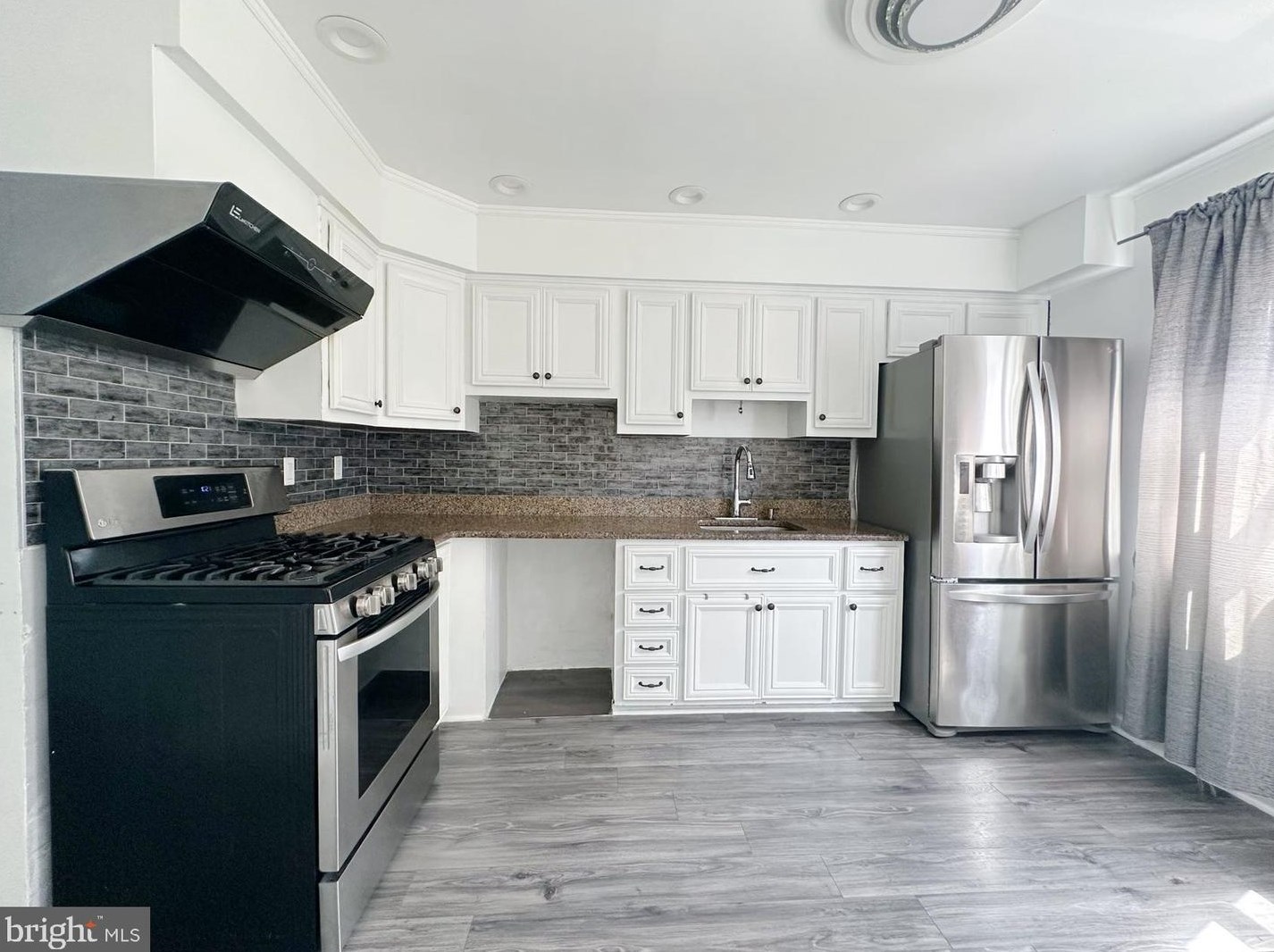 3341 Morning Glory Rd, Philadelphia PA  19154-1819 exterior