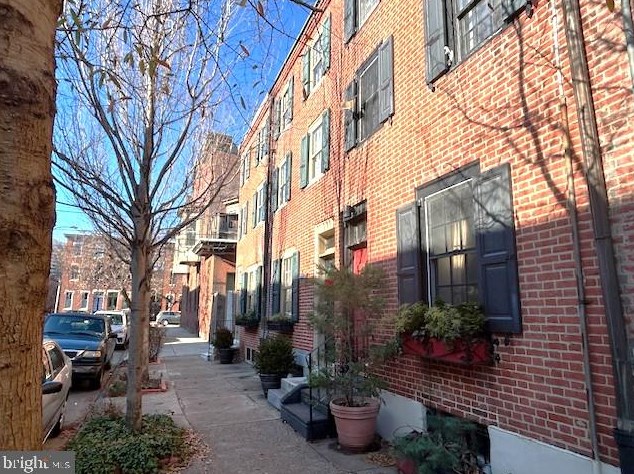 2131 Wallace St, Philadelphia, PA 19130-3104