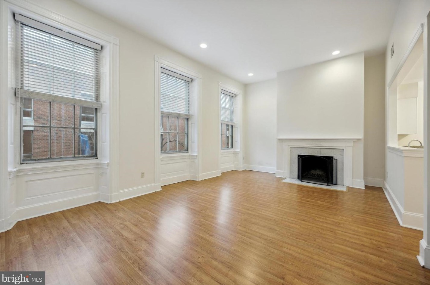242 S 8th St #2, Philadelphia, PA 19107
