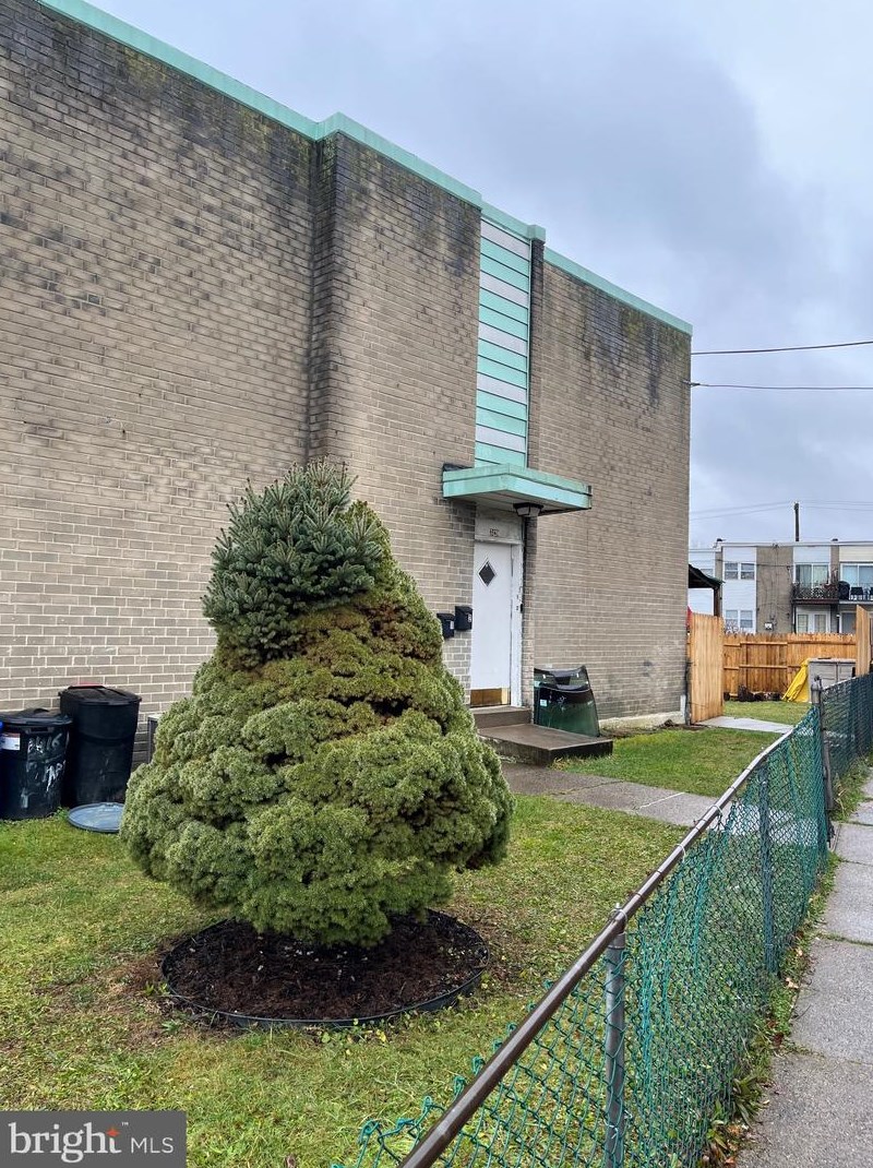 3420 Ashfield Ln, Philadelphia, PA 19114-1376