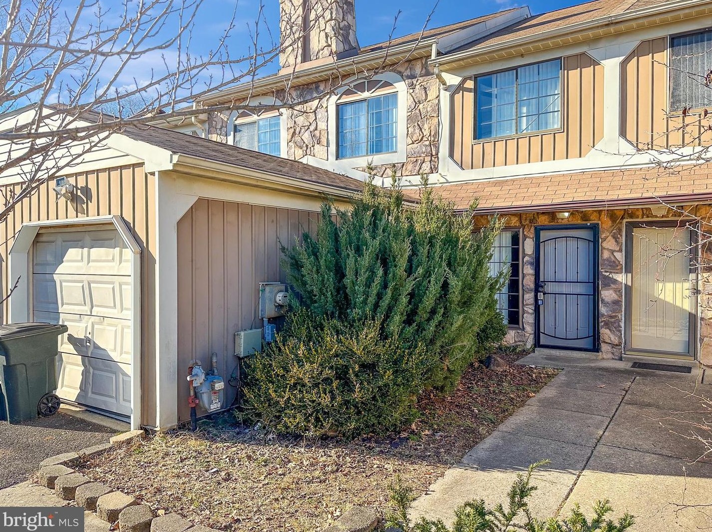 10174 Dedaker Dr, Philadelphia, PA 19116-4305