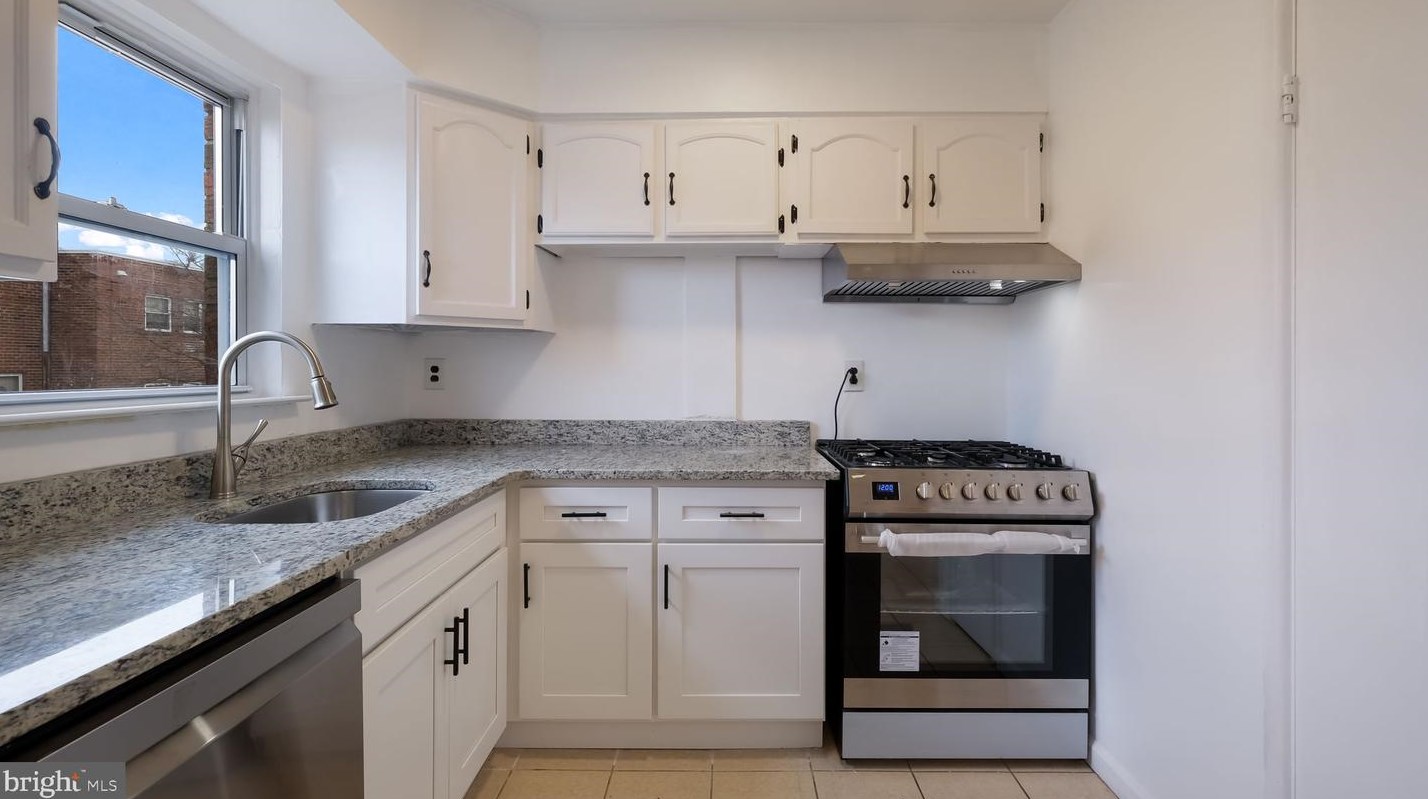 9902 Lorry Pl, Philadelphia PA  19114-2106 exterior