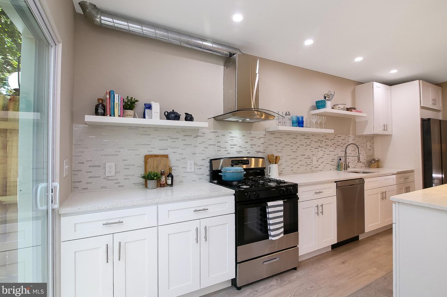 2621 Braddock St, Philadelphia, PA 19125-1405
