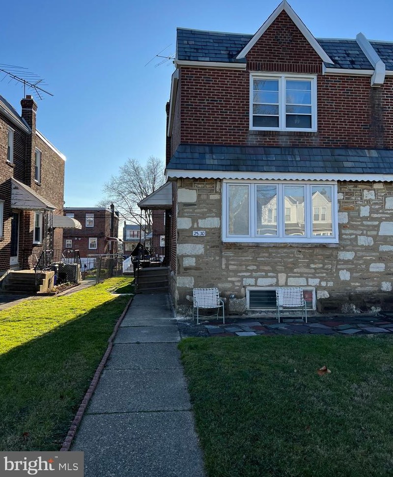 2330 Rhawn St, Philadelphia, PA 19152