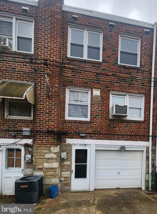 6732 Revere St, Philadelphia, PA 19149-2416