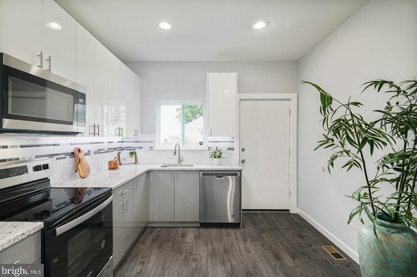 521 W Norris St, Philadelphia, PA 19122