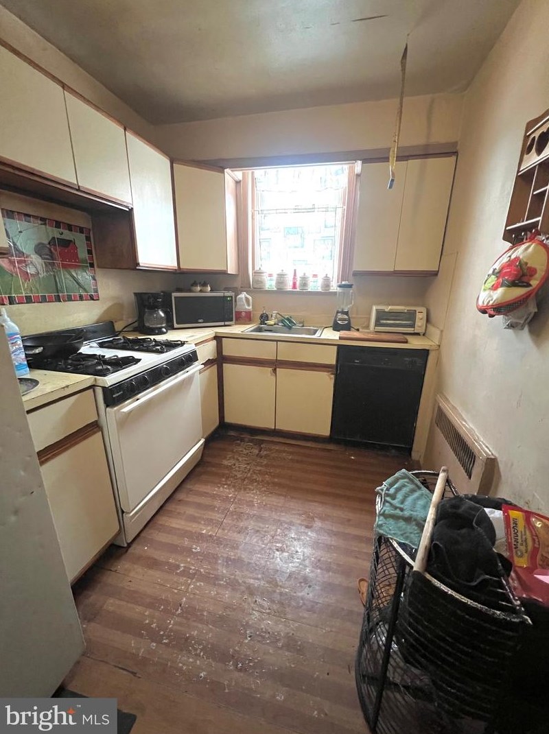 6704 Kindred St, Philadelphia, PA 19149-2203