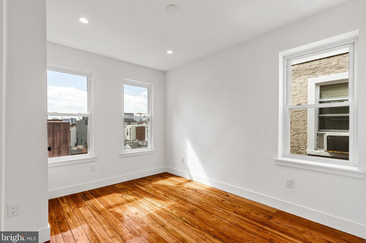 2726 Poplar St, Philadelphia PA  19130-1224 exterior