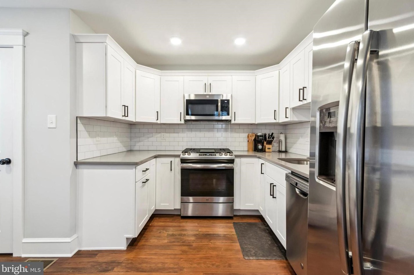 623 Summit Ave, Philadelphia PA  19128-2982 exterior