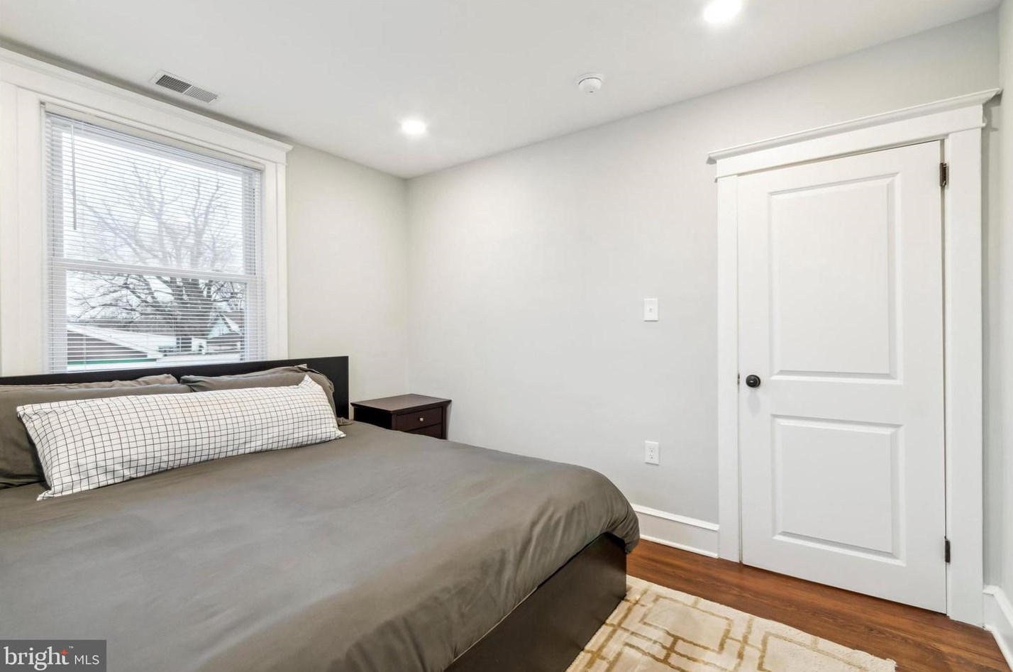 623 Summit Ave, Philadelphia PA  19128-2982 exterior