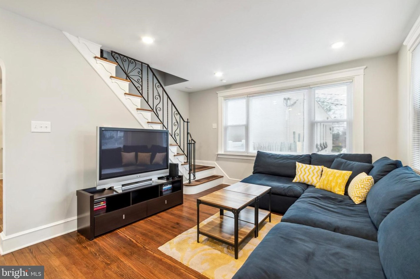 623 Summit Ave, Philadelphia PA  19128-2982 exterior