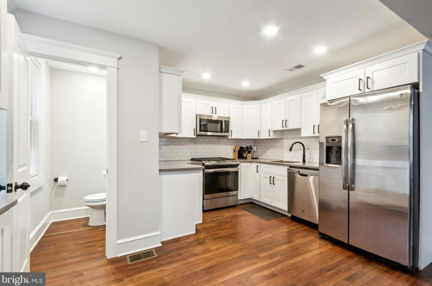 623 Summit Ave, Philadelphia PA  19128-2982 exterior