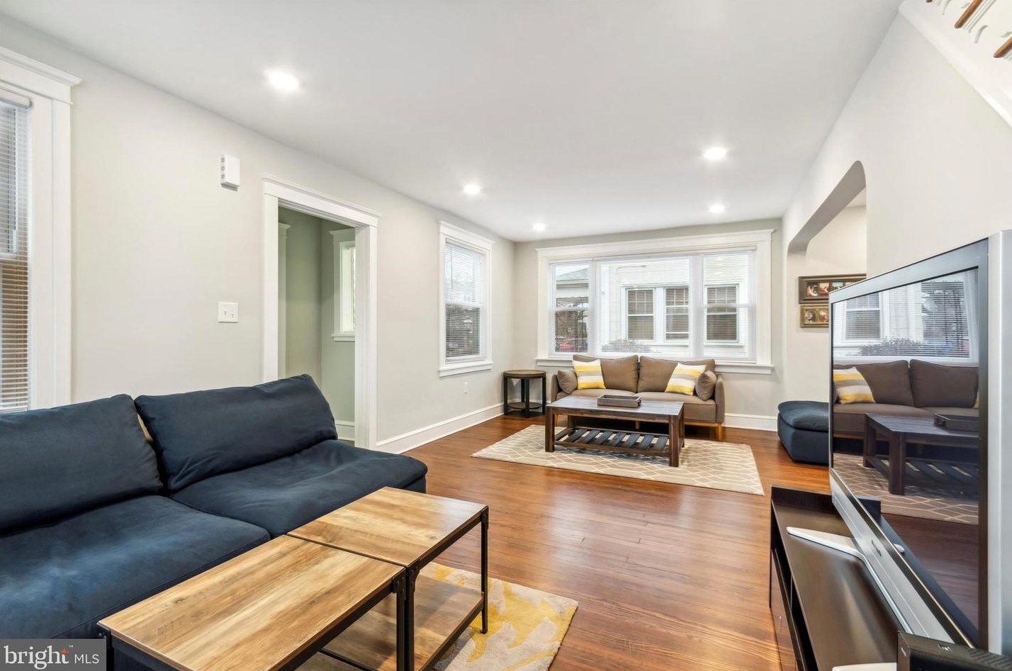 623 Summit Ave, Philadelphia PA  19128-2982 exterior