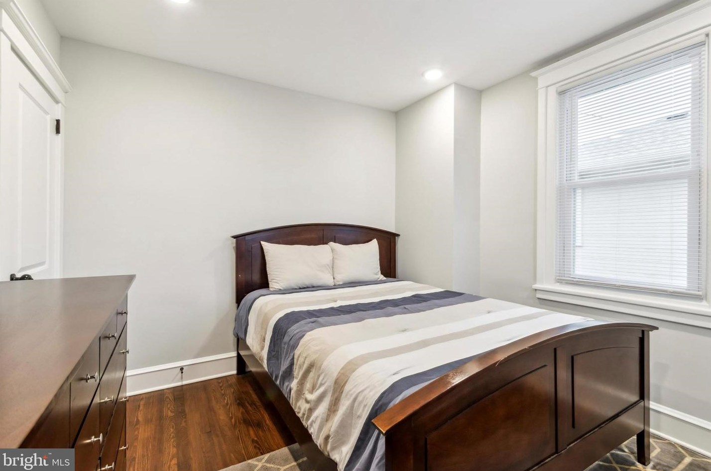 623 Summit Ave, Philadelphia PA  19128-2982 exterior