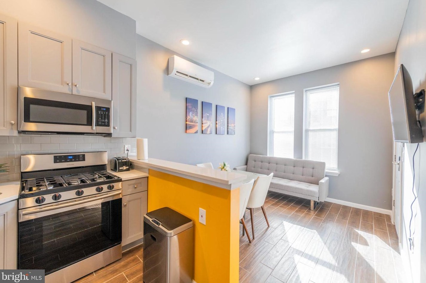 2449 Carpenter St, Philadelphia, PA 19146