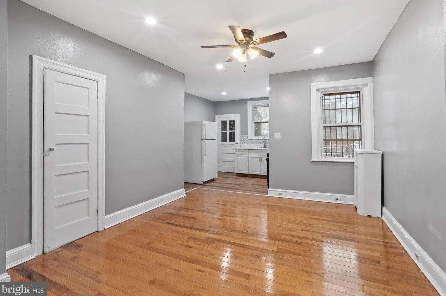 5825 Lawrence St, Philadelphia PA  19120-1859 exterior