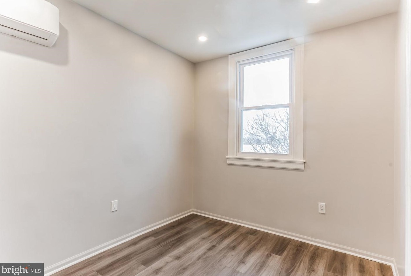 180 Sparks St, Philadelphia PA 19120-1420 exterior