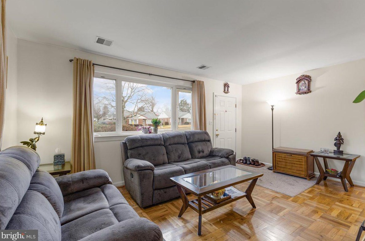 660 Rennard St, Philadelphia PA  19116-2823 exterior