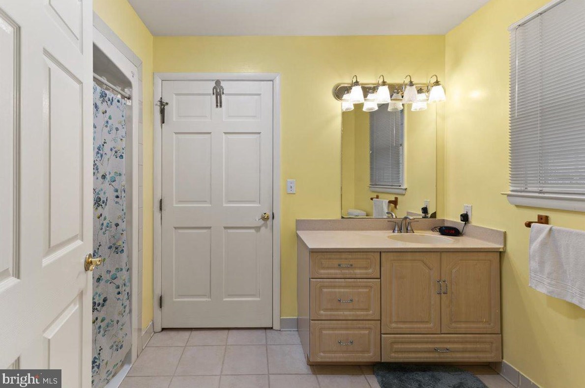 660 Rennard St, Philadelphia PA  19116-2823 exterior