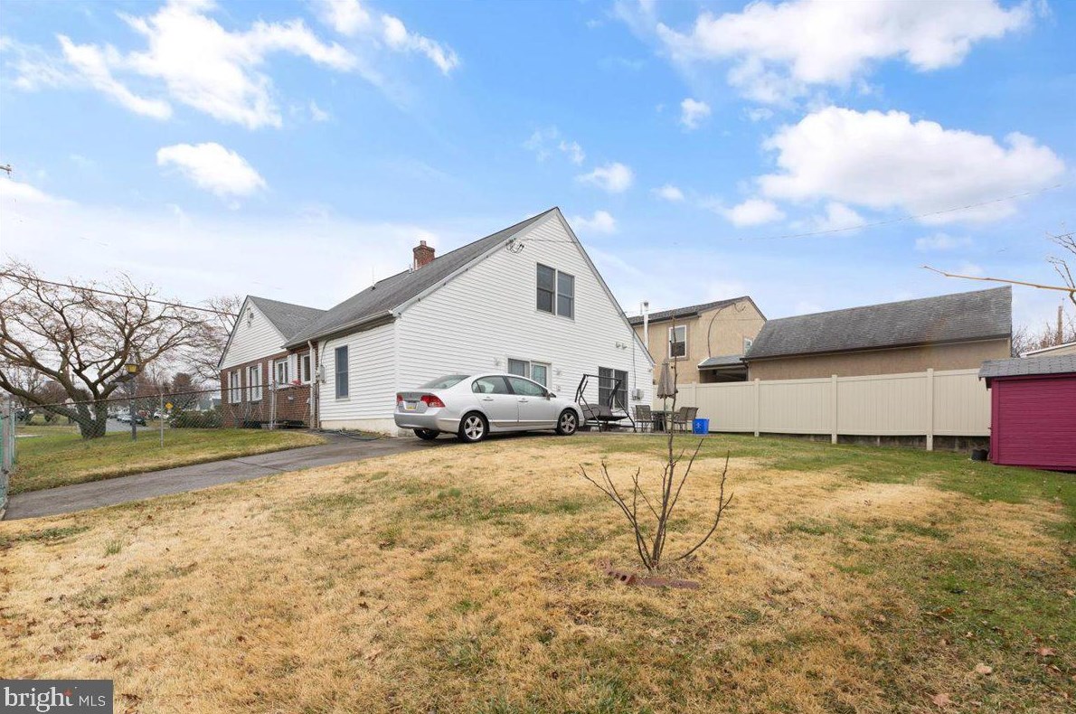 660 Rennard St, Philadelphia PA  19116-2823 exterior