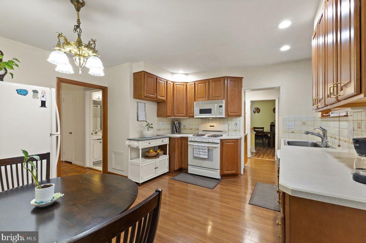 660 Rennard St, Philadelphia PA  19116-2823 exterior