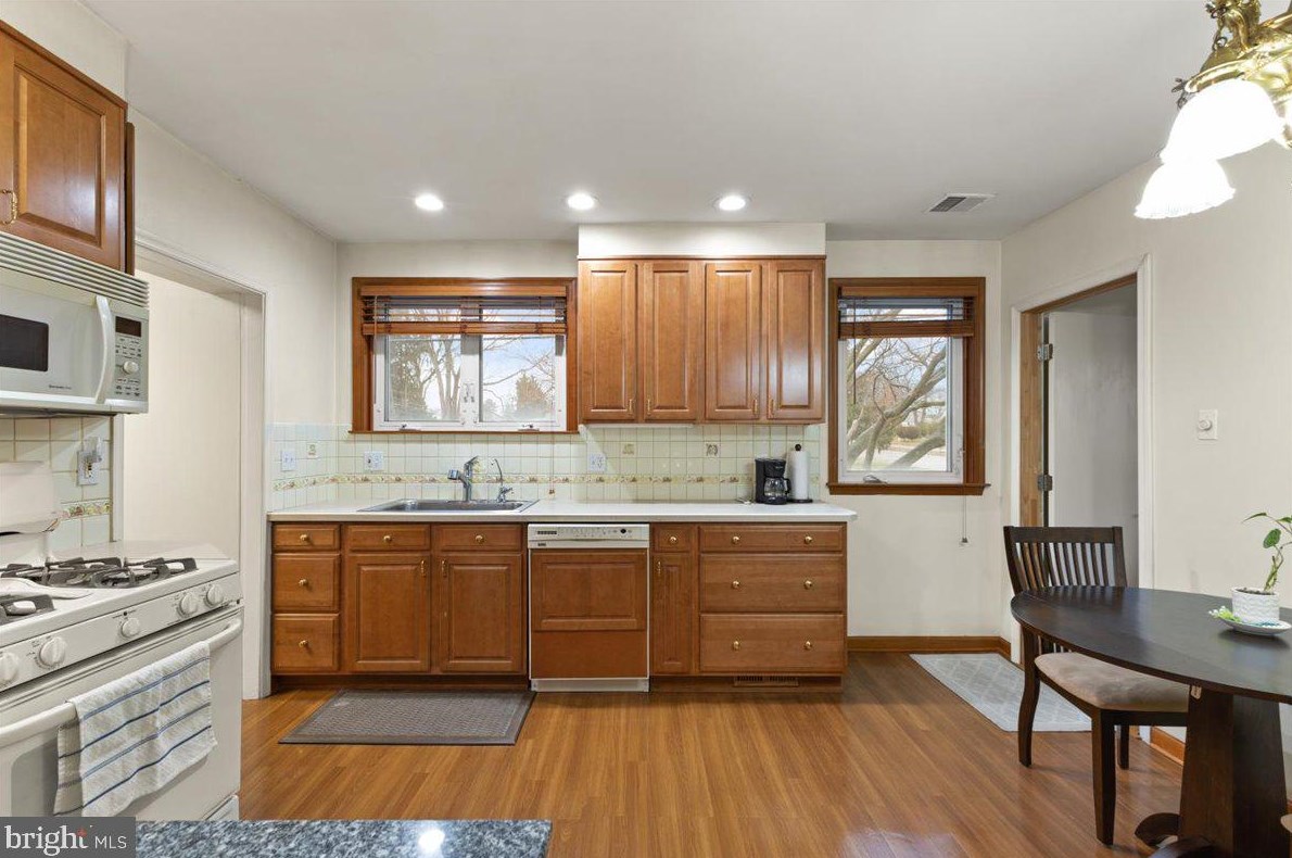 660 Rennard St, Philadelphia PA  19116-2823 exterior