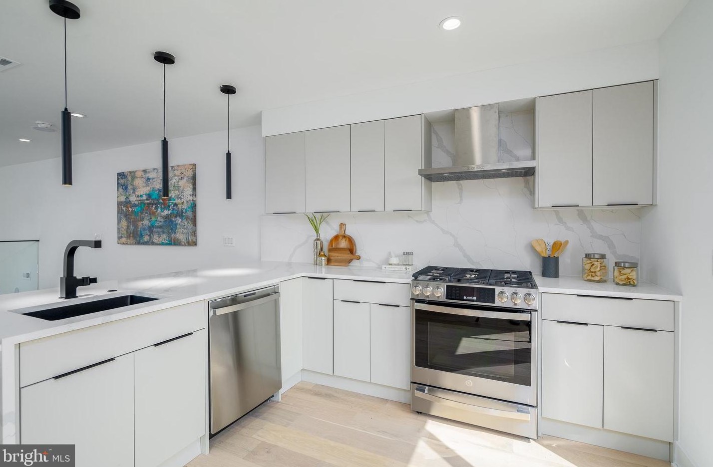 2614 Hagert St, Philadelphia PA  19125-1209 exterior