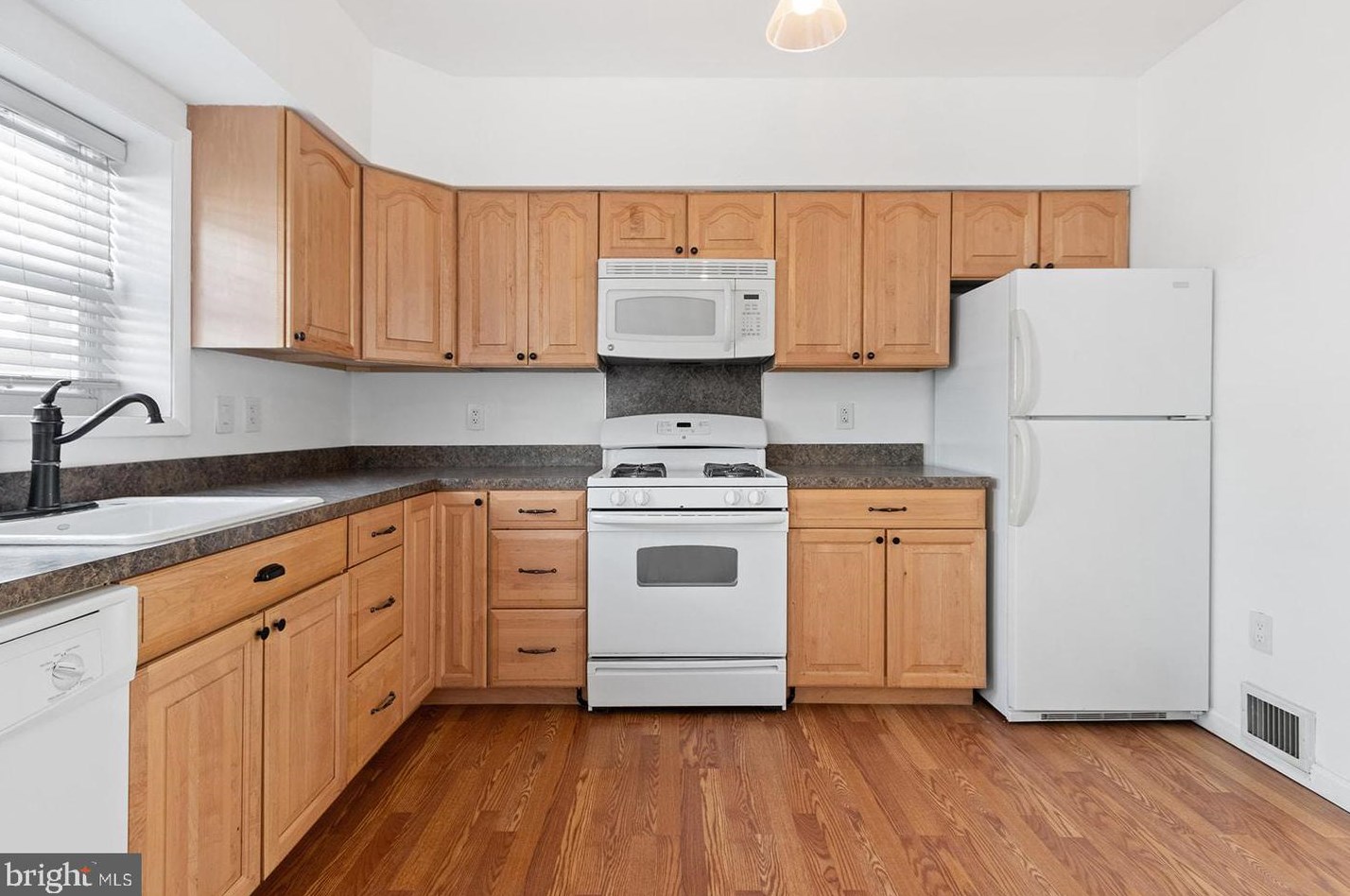 2232 S Colorado St, Philadelphia, PA 19132
