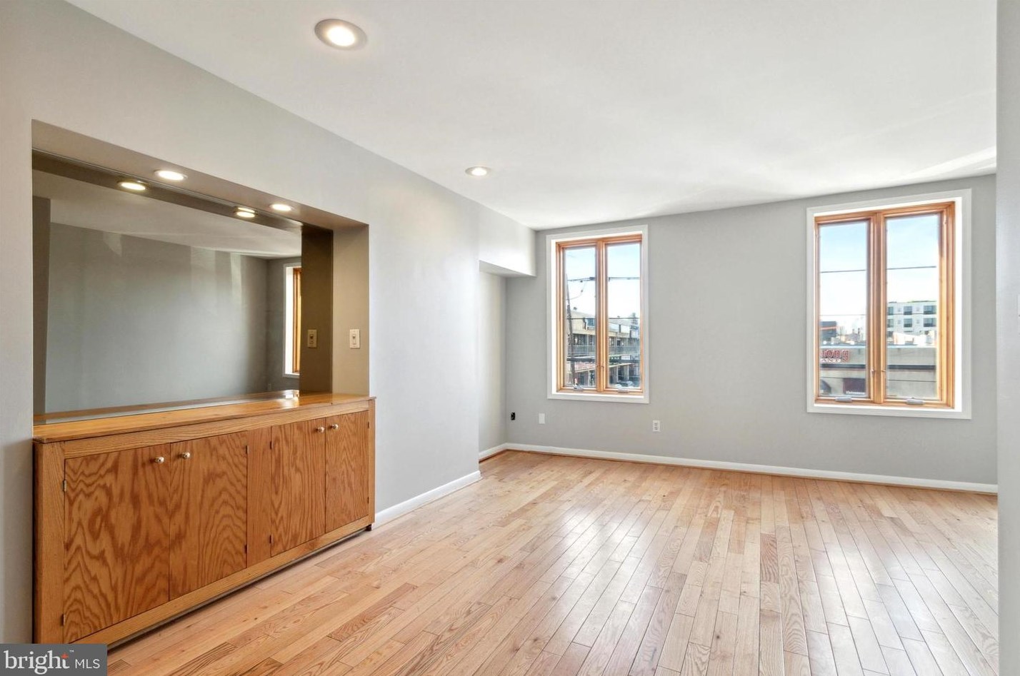 1125 S 11th St #2, Philadelphia, PA 19147
