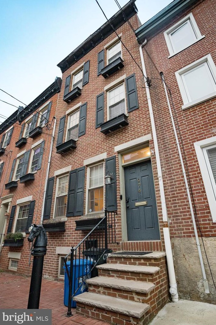 974 Lawrence St, Philadelphia, PA 19123-1438