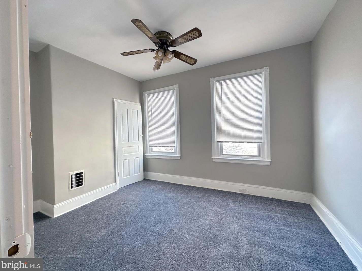 1911 Hemberger St, Philadelphia PA  19145-2711 exterior