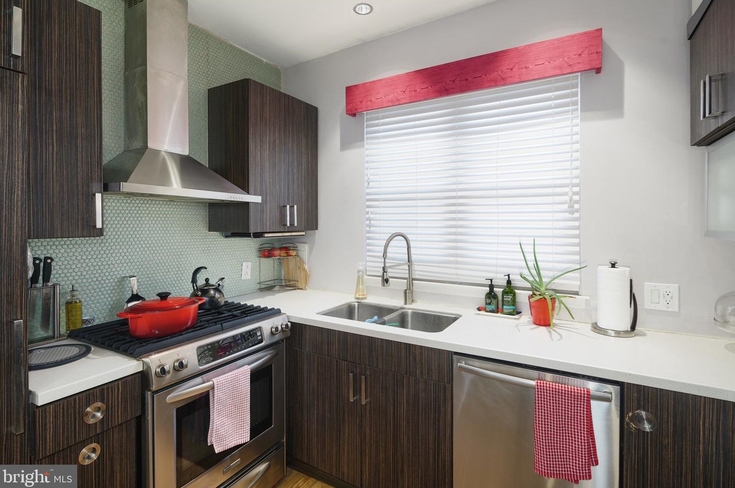 712 S Chadwick St, Philadelphia, PA 19146