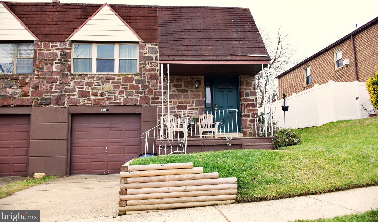 1240 Hemlock Dr, Philadelphia, PA 19116-1436