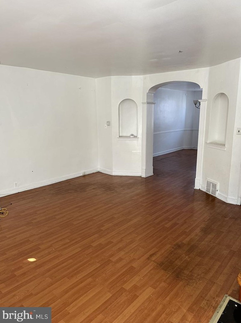 6340 Oakland St, Philadelphia, PA 19149-2834