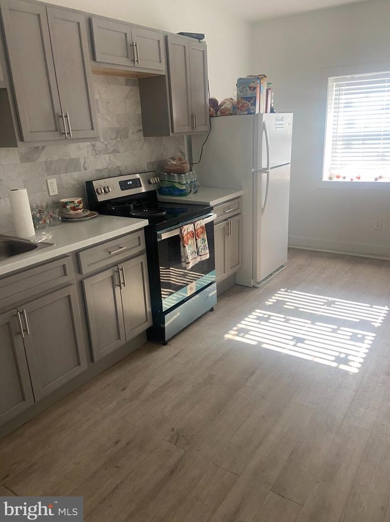 135 Lippincott St, Philadelphia, PA 19134-2212