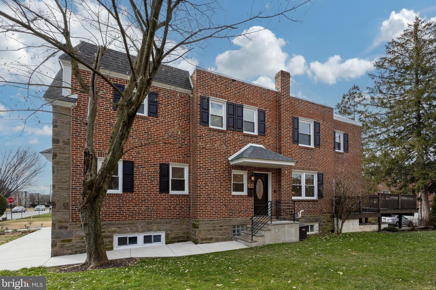 1207 Barringer St, Philadelphia PA  19119-3942 exterior