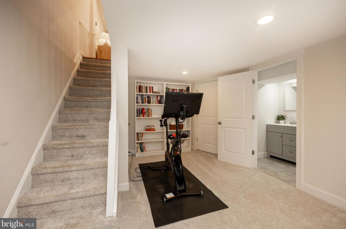 1207 Barringer St, Philadelphia PA  19119-3942 exterior