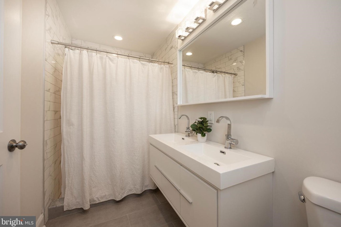 1207 Barringer St, Philadelphia PA  19119-3942 exterior