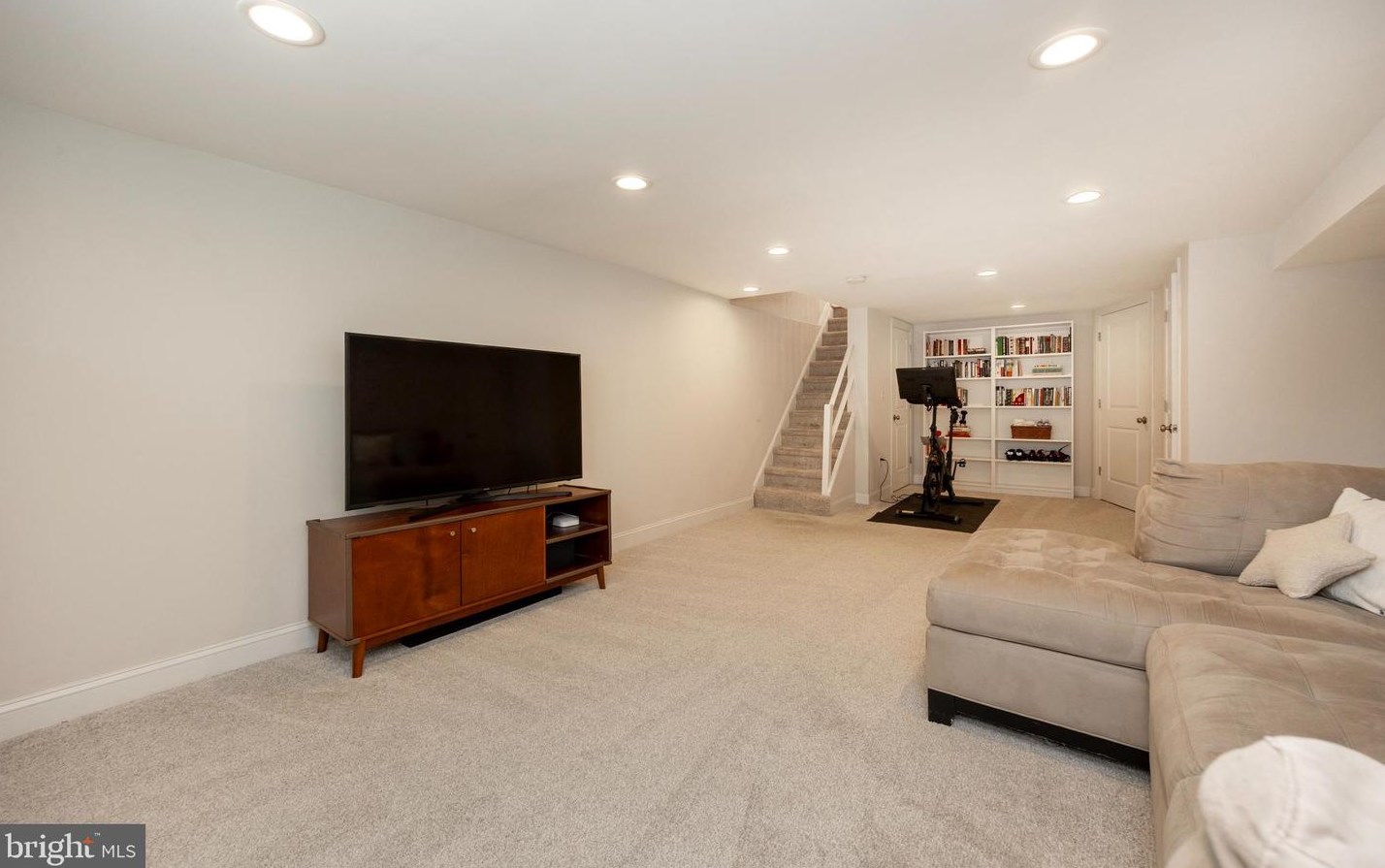 1207 Barringer St, Philadelphia PA  19119-3942 exterior