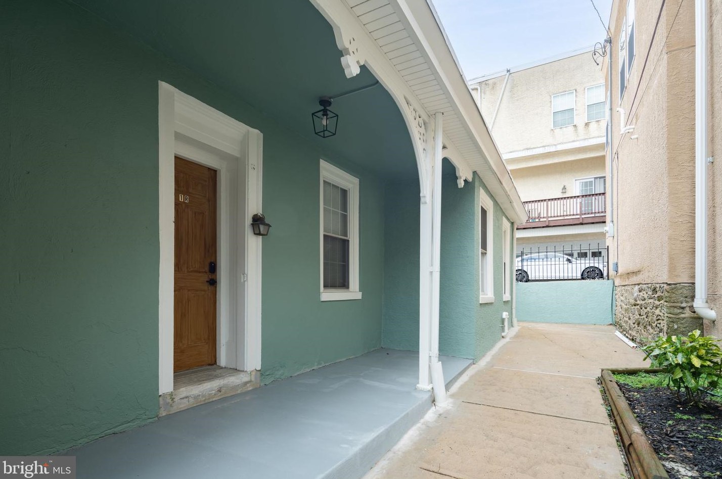 3869 Terrace St #1r, Philadelphia, PA 19128