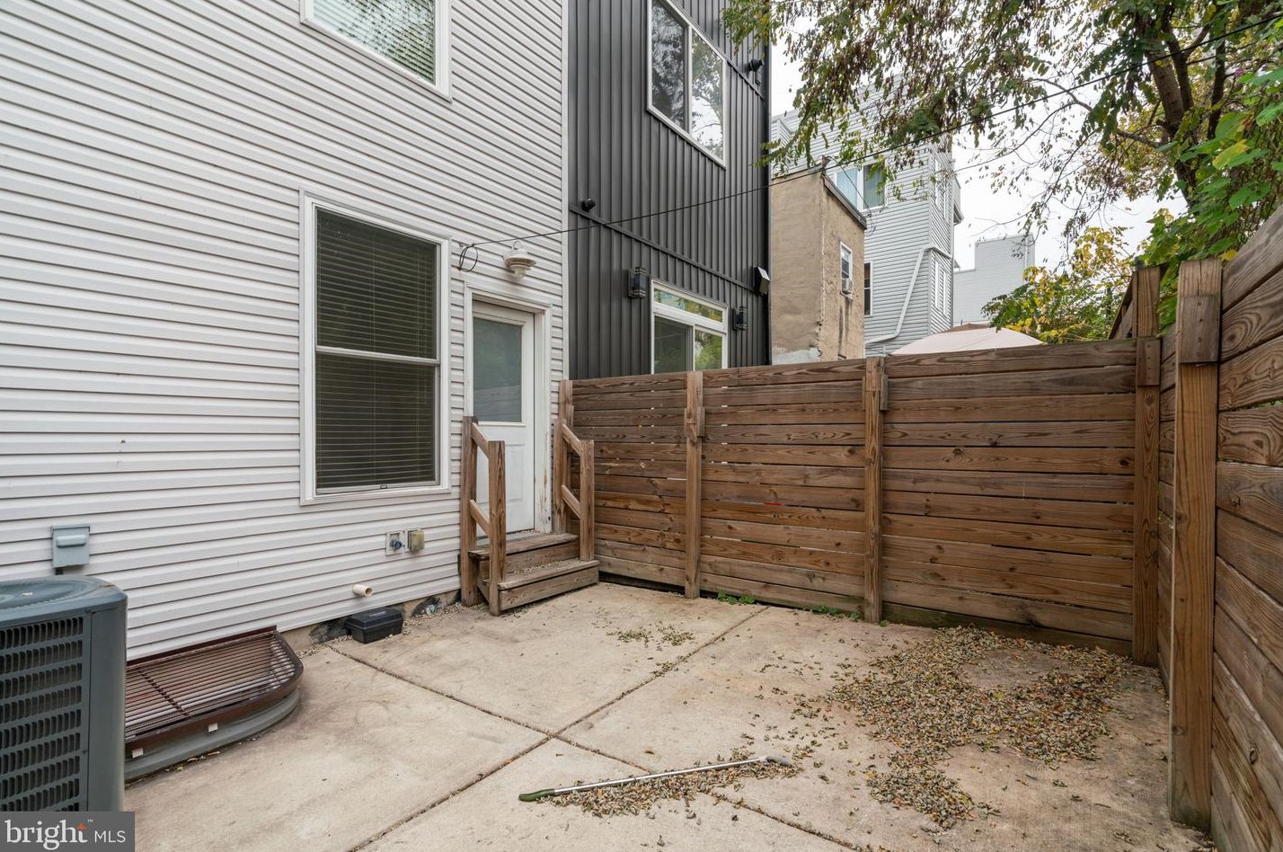 2942 Master St, Philadelphia PA  19121-3650 exterior