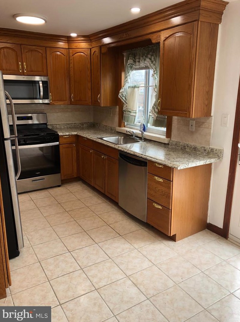 10925 Modena Dr, Philadelphia PA  19154-3917 exterior