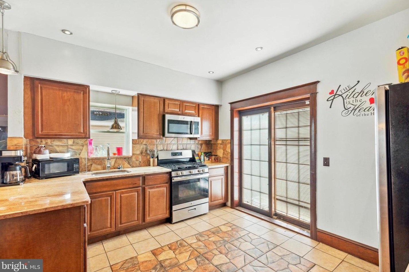 540 Kerper St, Philadelphia PA  19111-4602 exterior