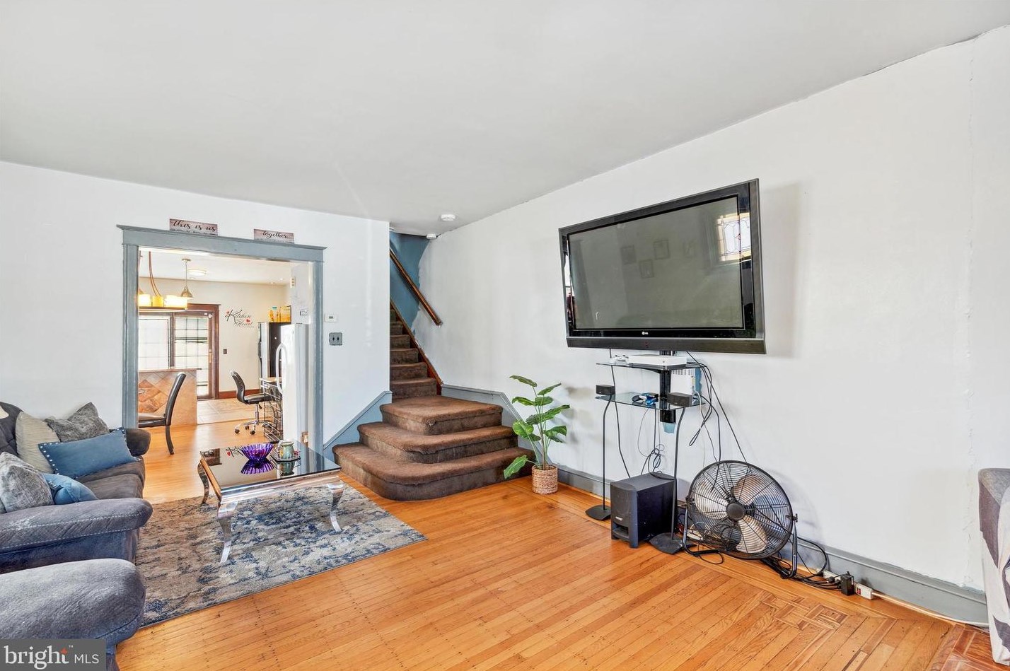 540 Kerper St, Philadelphia PA  19111-4602 exterior