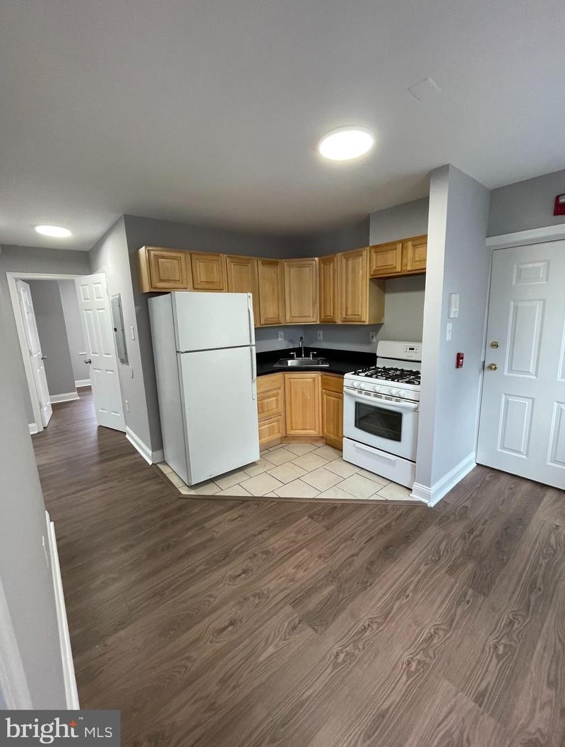 231-33 Coulter St, Philadelphia, PA 19144-2217
