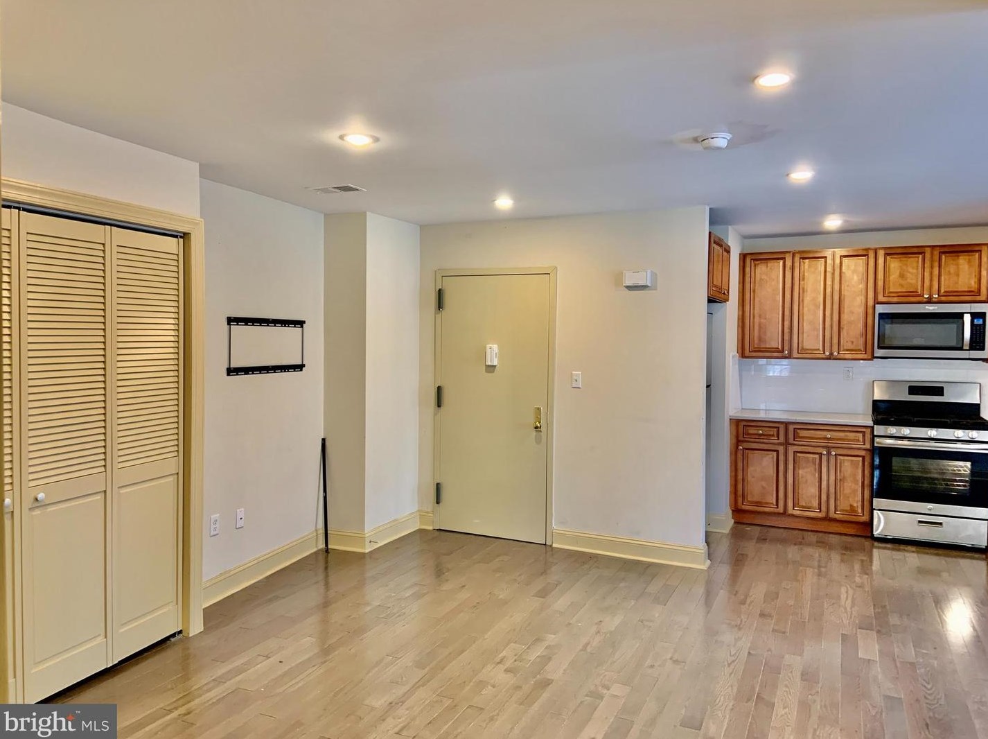 736 N 2nd St #2, Philadelphia, PA 19123