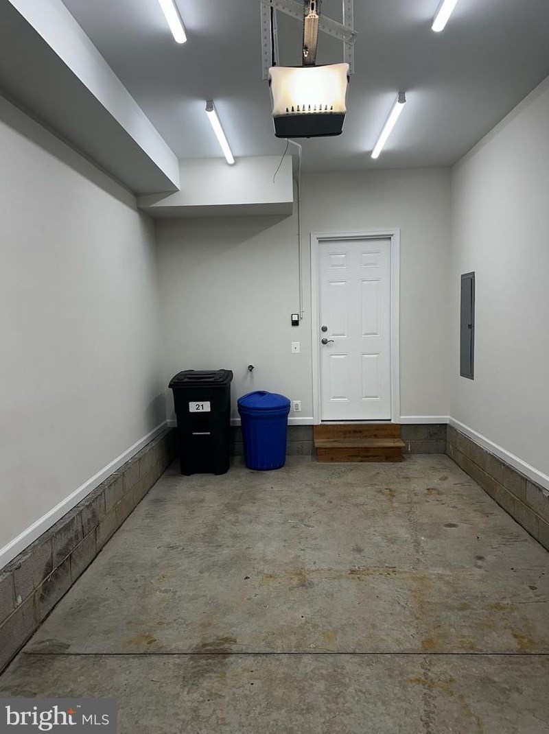 21 Brewerytown Ct, Philadelphia PA 19121-4431 exterior