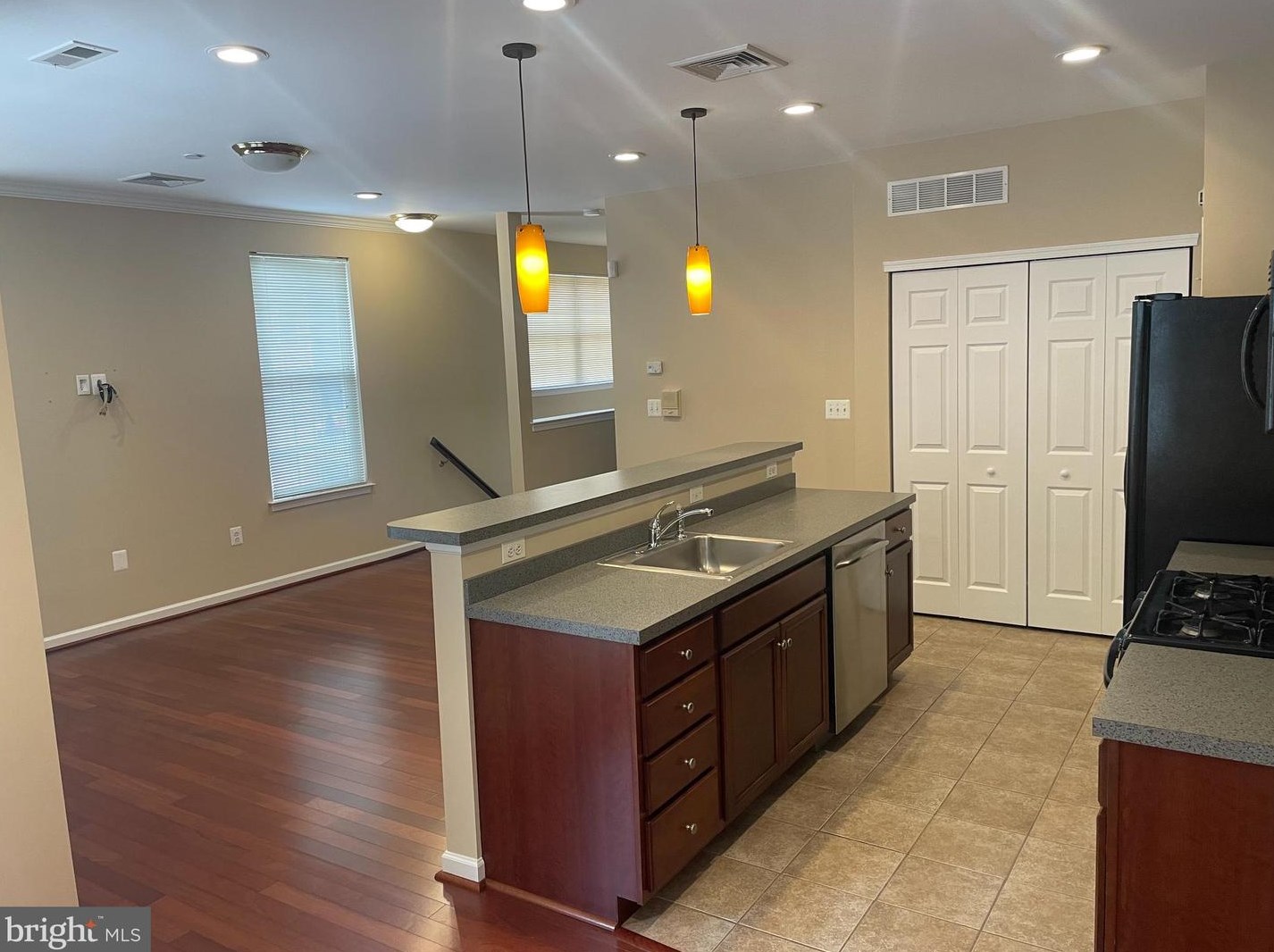 21 Brewerytown Ct, Philadelphia PA 19121-4431 exterior