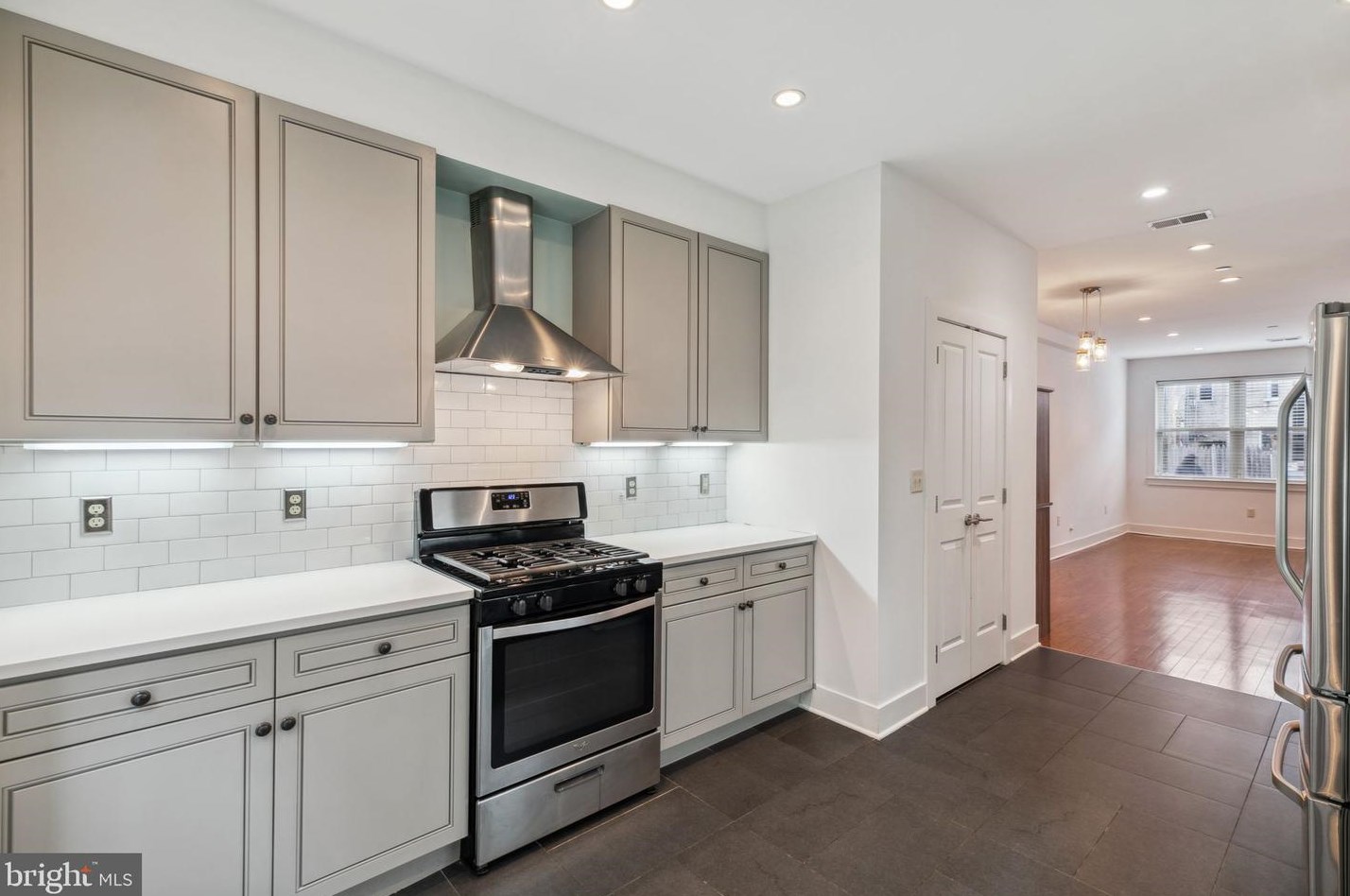 1213 Peters St, Philadelphia, PA 19147